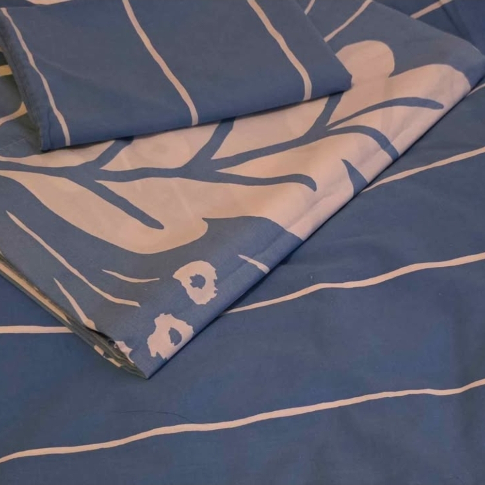 Blue and White Bedding Set